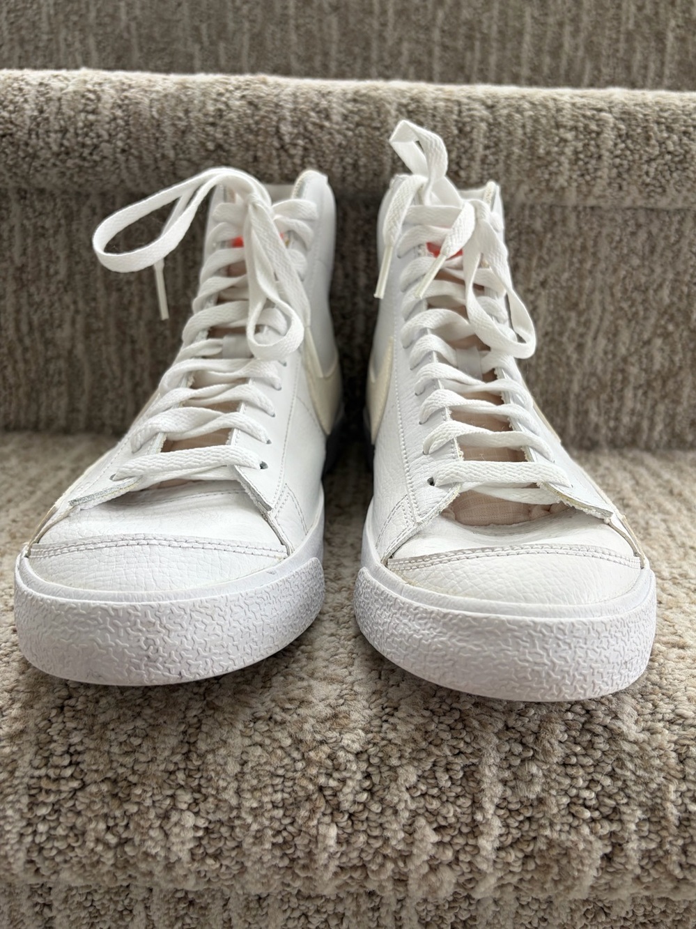 Nike Women's Blazer Mid '77 Vintage 'Gold Emblem' shoes. Size 9.5. - Picture 8 of 11